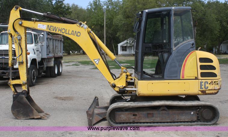 image for item B6969 New Holland EC45 mini excavator