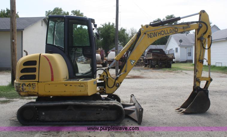image for item B6969 New Holland EC45 mini excavator