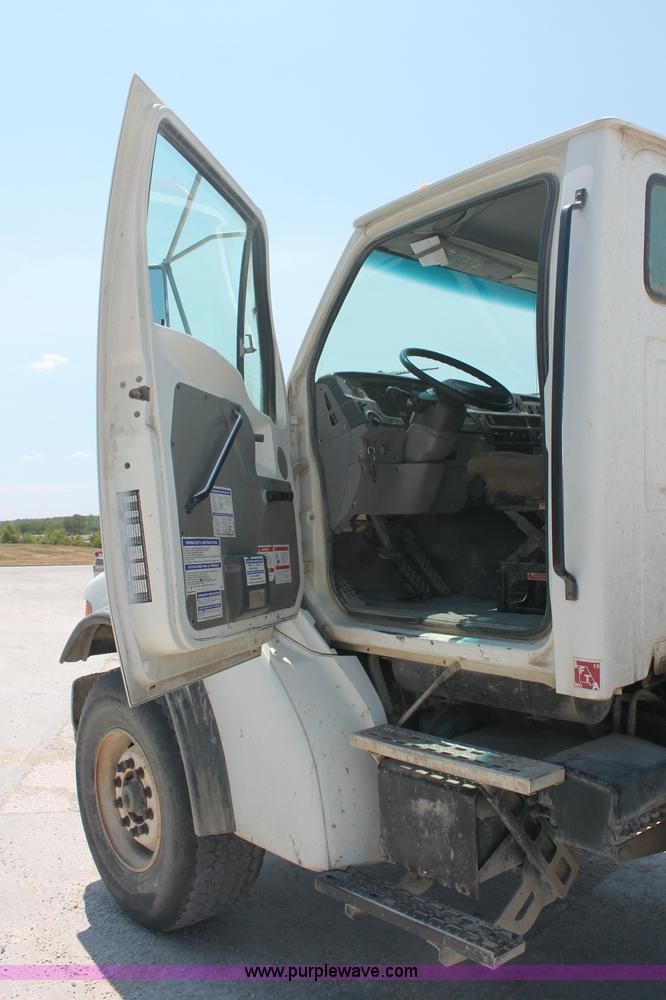 image for item C2754 1999 Sterling L9511 cement mixer truck