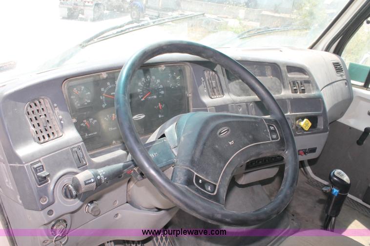 image for item C2754 1999 Sterling L9511 cement mixer truck