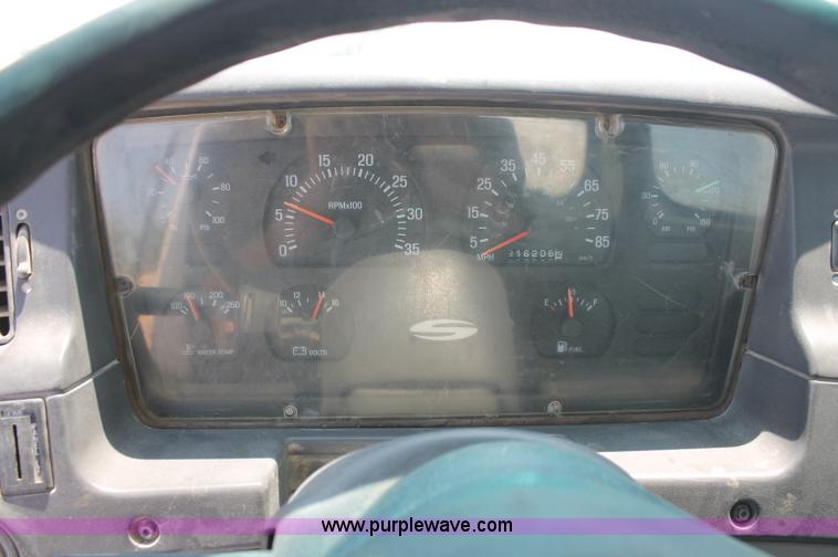 image for item C2754 1999 Sterling L9511 cement mixer truck