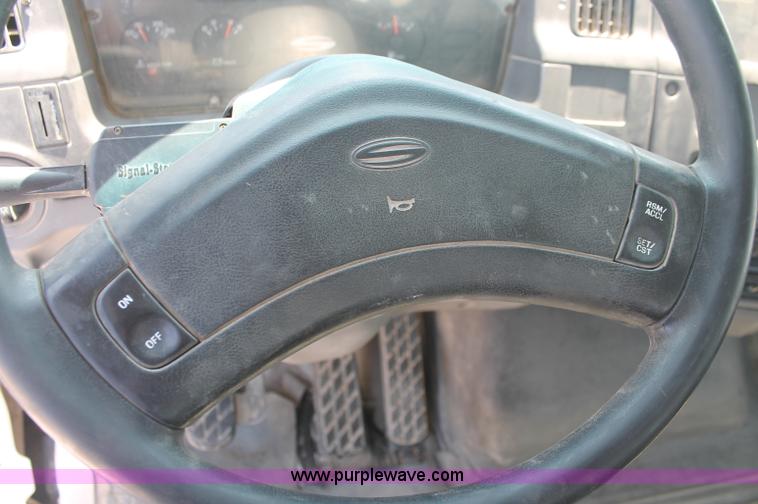 image for item C2754 1999 Sterling L9511 cement mixer truck