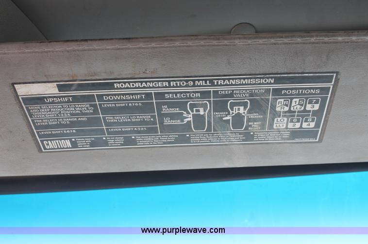 image for item C2754 1999 Sterling L9511 cement mixer truck