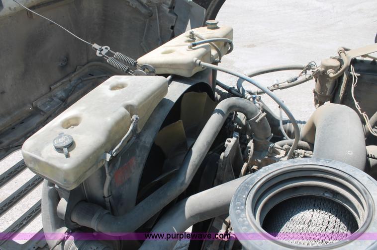 image for item C2754 1999 Sterling L9511 cement mixer truck