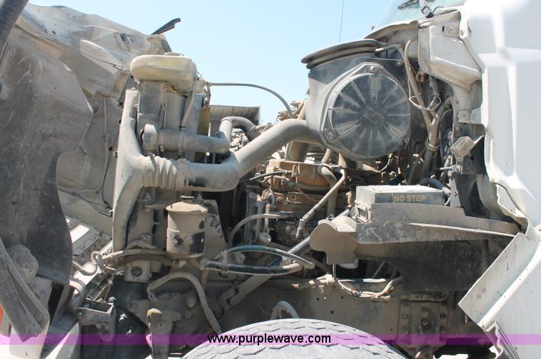 image for item C2754 1999 Sterling L9511 cement mixer truck