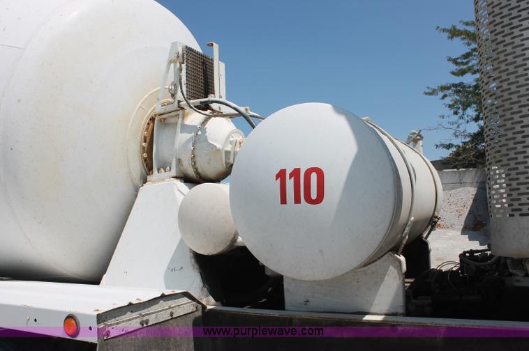 image for item C2754 1999 Sterling L9511 cement mixer truck