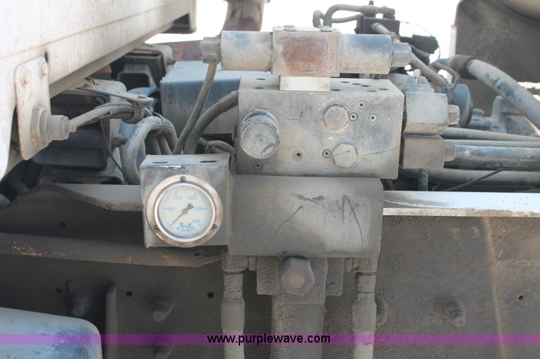 image for item C2754 1999 Sterling L9511 cement mixer truck