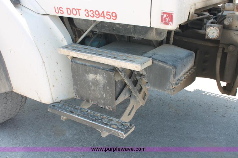 image for item C2754 1999 Sterling L9511 cement mixer truck