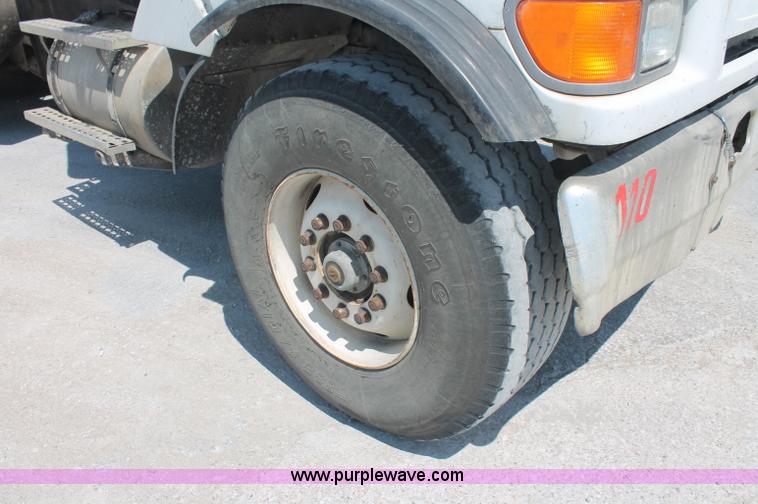 image for item C2754 1999 Sterling L9511 cement mixer truck