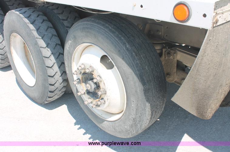 image for item C2754 1999 Sterling L9511 cement mixer truck