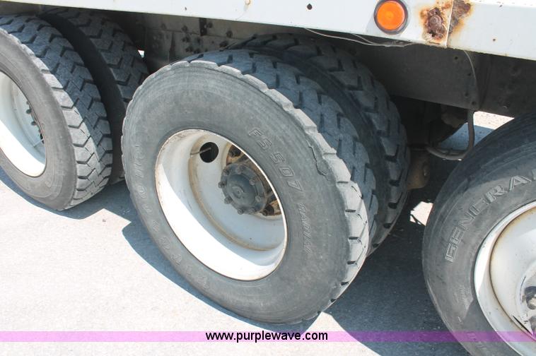 image for item C2754 1999 Sterling L9511 cement mixer truck