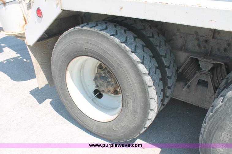 image for item C2754 1999 Sterling L9511 cement mixer truck