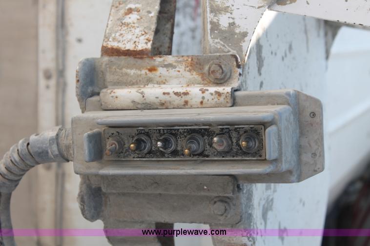 image for item C2754 1999 Sterling L9511 cement mixer truck