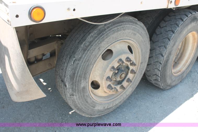 image for item C2754 1999 Sterling L9511 cement mixer truck