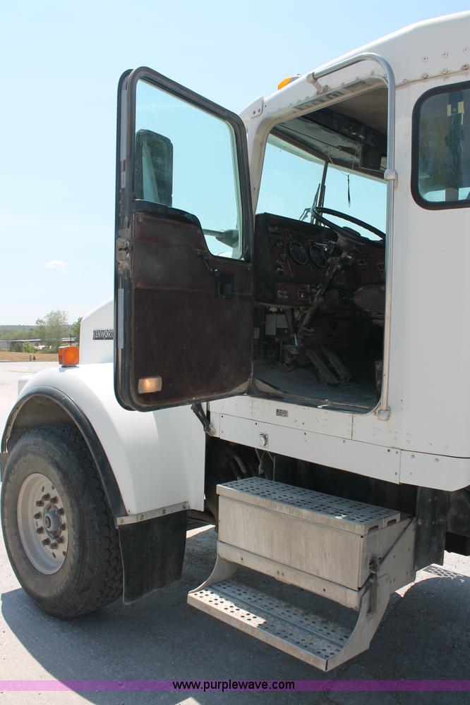 image for item C2755 2000 Kenworth W900B cement mixer truck