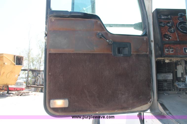 image for item C2755 2000 Kenworth W900B cement mixer truck