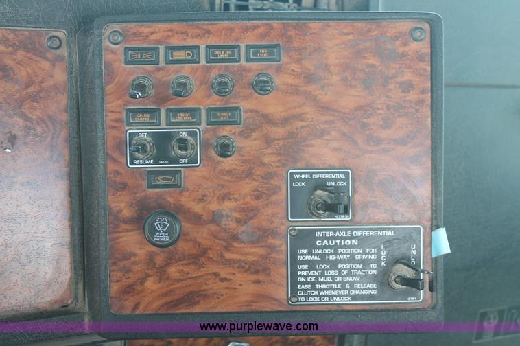 image for item C2755 2000 Kenworth W900B cement mixer truck