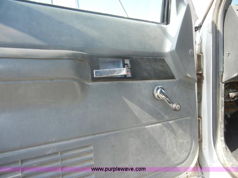 image for item D4601 1997 Chevrolet C6500 flatbed truck