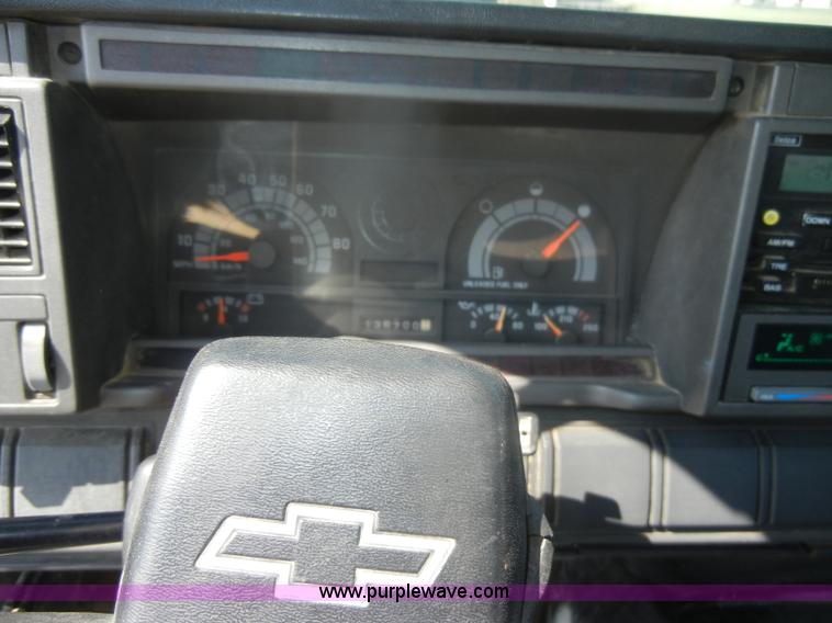 image for item D4601 1997 Chevrolet C6500 flatbed truck