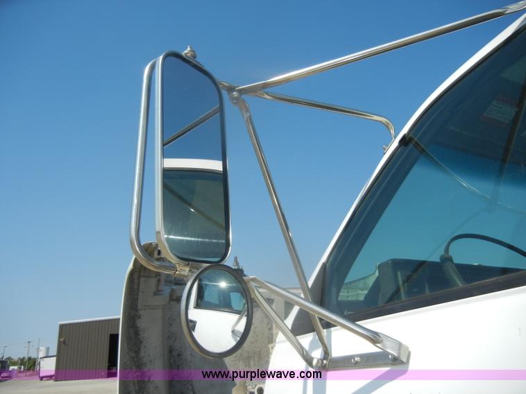 image for item D4601 1997 Chevrolet C6500 flatbed truck