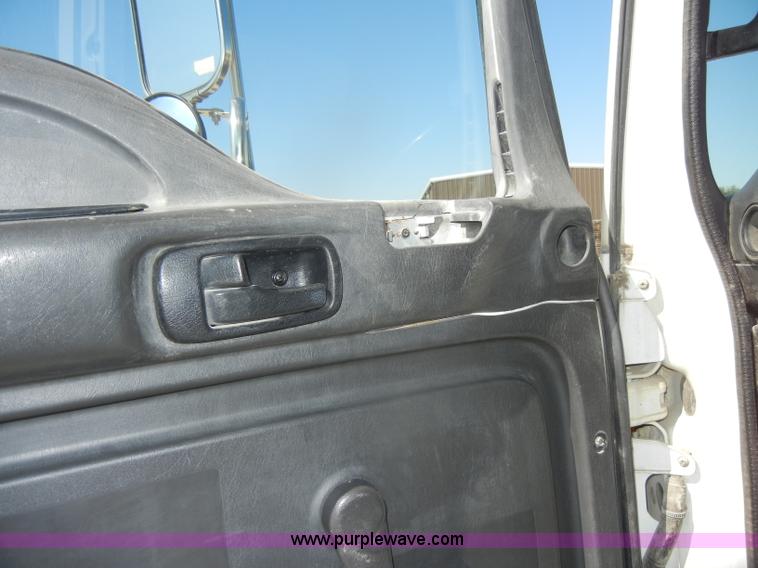 image for item D4602 1997 GMC T6500 box truck