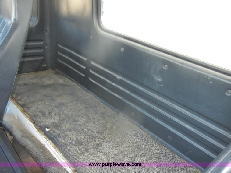 image for item D4602 1997 GMC T6500 box truck