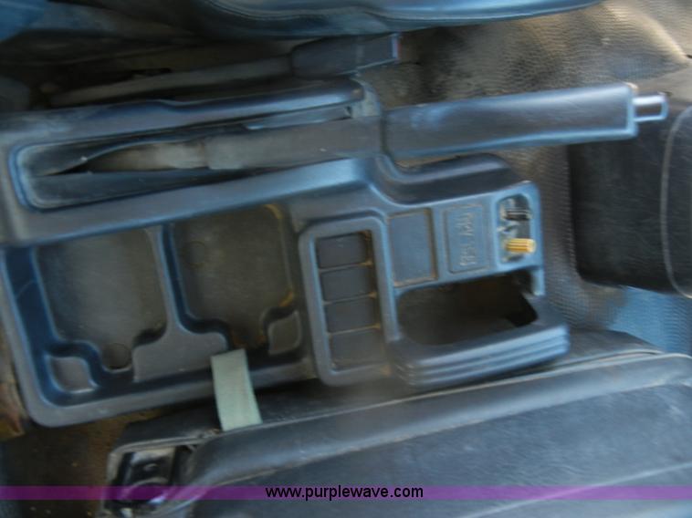 image for item D4602 1997 GMC T6500 box truck