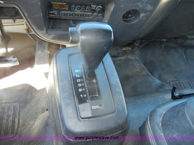 image for item D4602 1997 GMC T6500 box truck