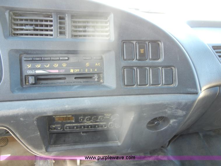 image for item D4602 1997 GMC T6500 box truck