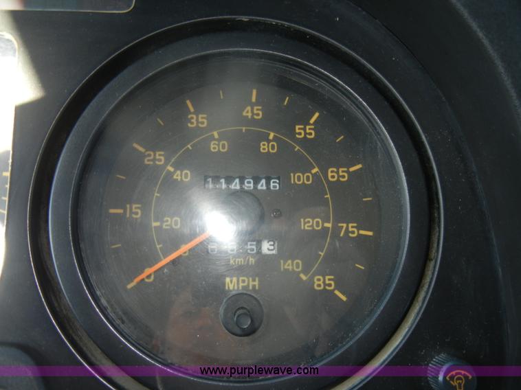 image for item D4602 1997 GMC T6500 box truck