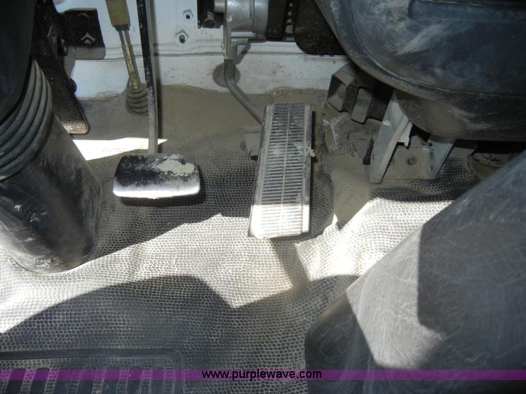 image for item D4602 1997 GMC T6500 box truck