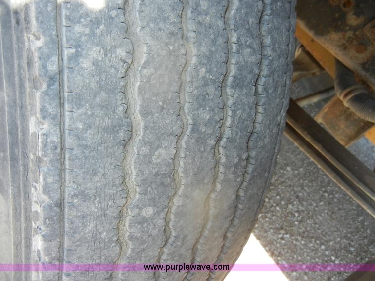 image for item D4602 1997 GMC T6500 box truck