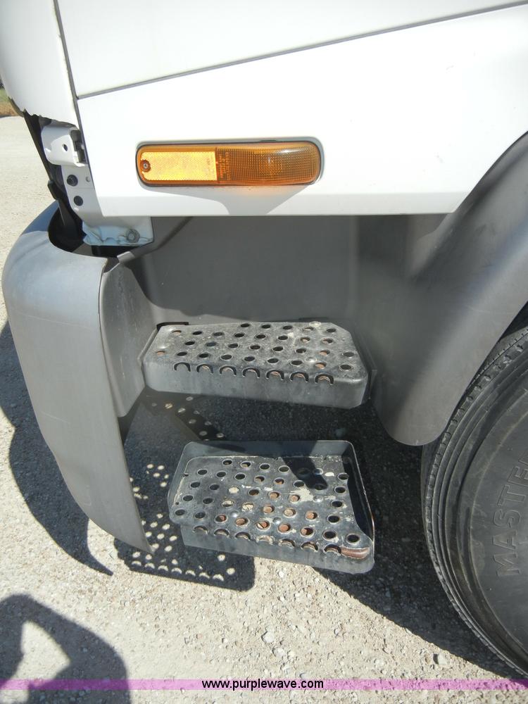 image for item D4602 1997 GMC T6500 box truck