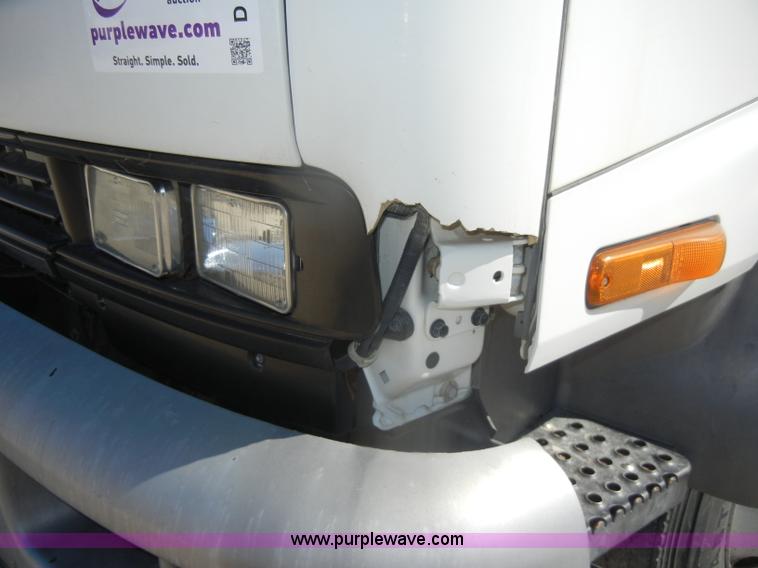 image for item D4602 1997 GMC T6500 box truck