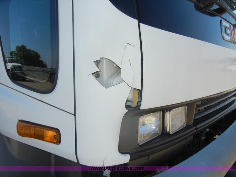 image for item D4602 1997 GMC T6500 box truck