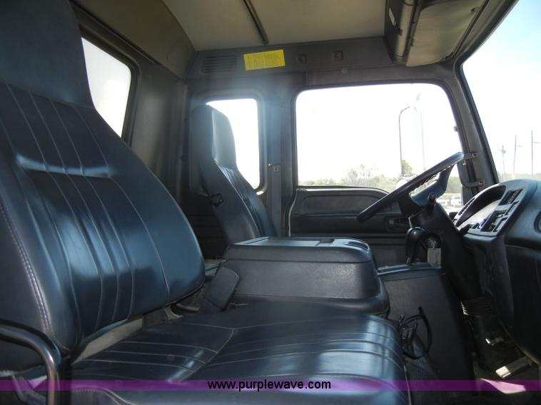 image for item D4602 1997 GMC T6500 box truck