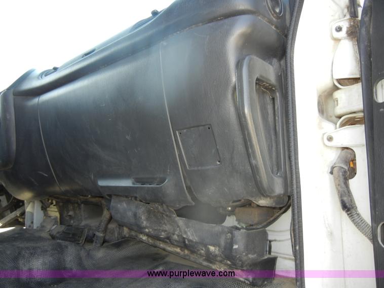 image for item D4602 1997 GMC T6500 box truck