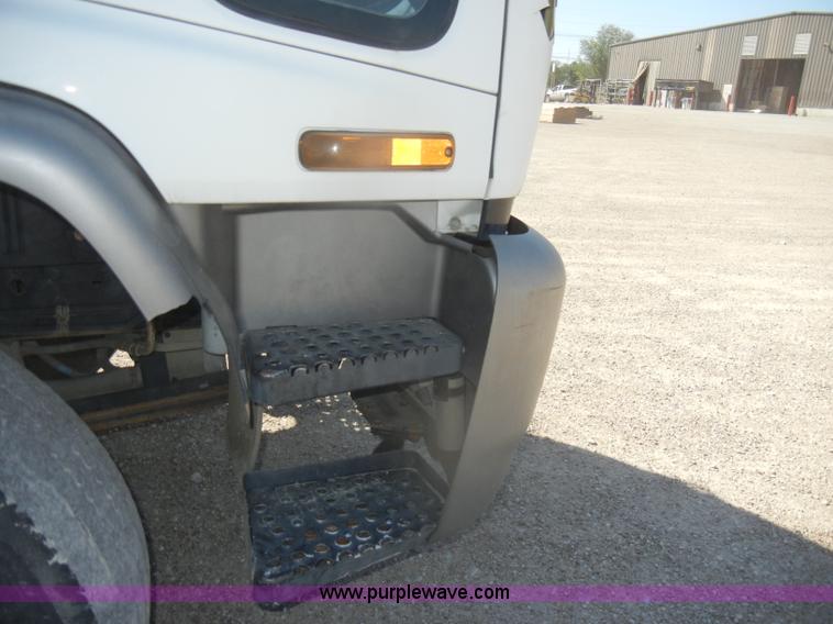 image for item D4602 1997 GMC T6500 box truck