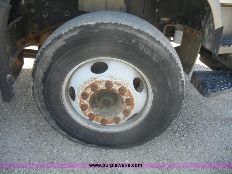 image for item D4602 1997 GMC T6500 box truck