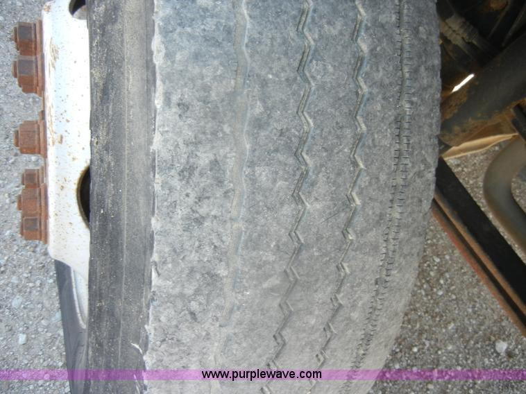 image for item D4602 1997 GMC T6500 box truck