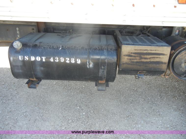 image for item D4602 1997 GMC T6500 box truck