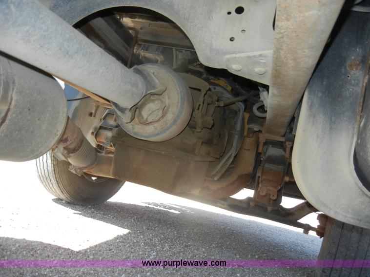 image for item D4602 1997 GMC T6500 box truck