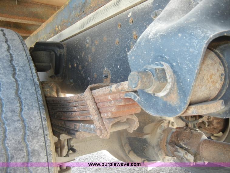 image for item D4602 1997 GMC T6500 box truck