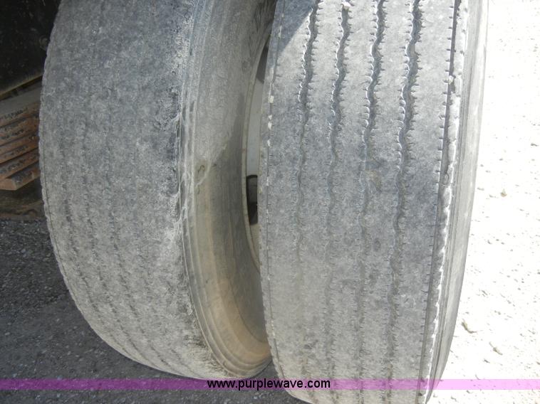 image for item D4602 1997 GMC T6500 box truck