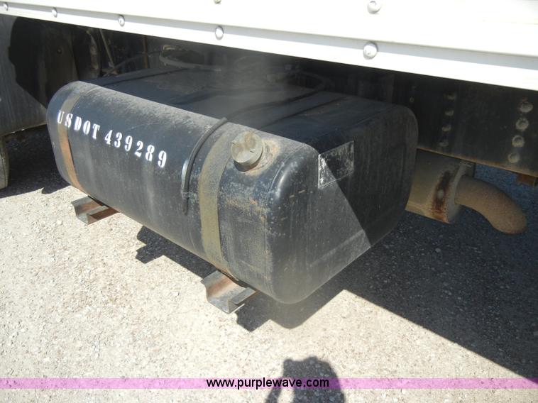 image for item D4602 1997 GMC T6500 box truck