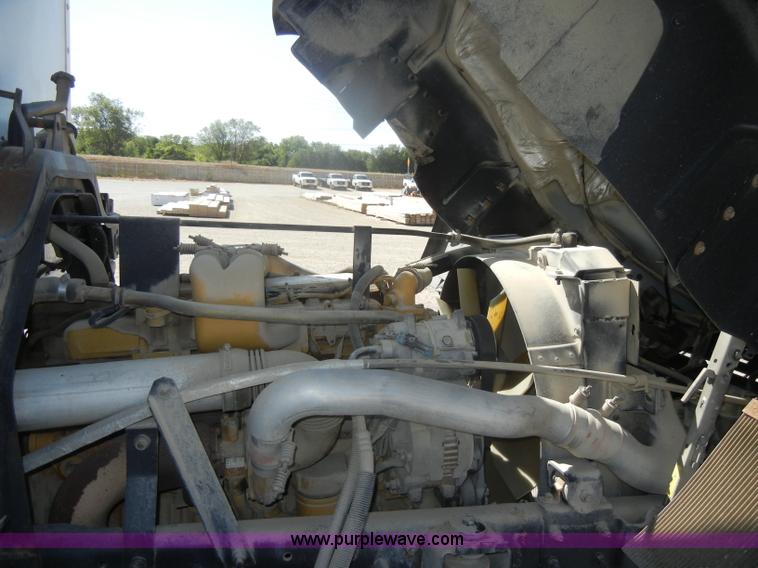 image for item D4602 1997 GMC T6500 box truck