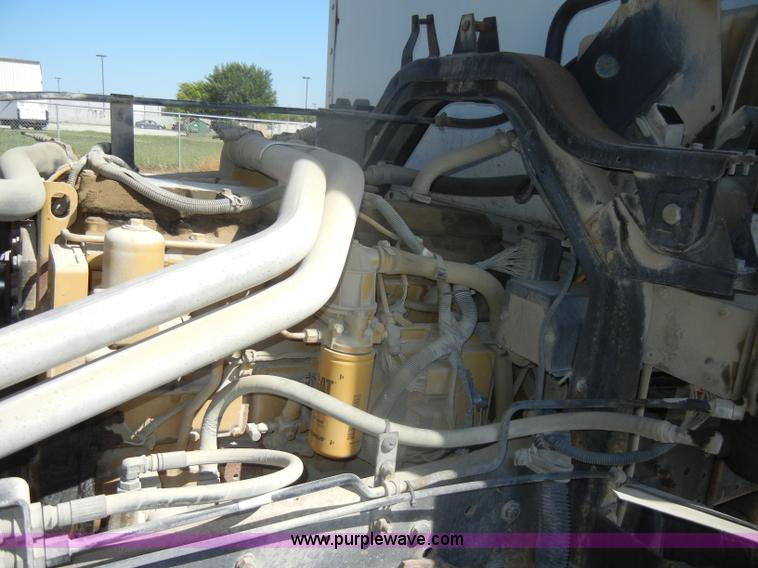 image for item D4602 1997 GMC T6500 box truck