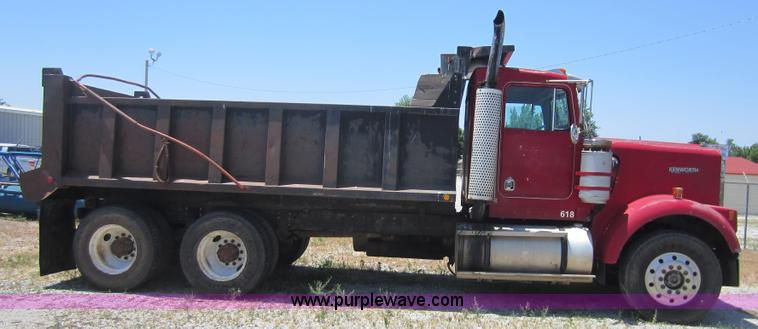 image for item D5548 1984 Kenworth W900 dump truck
