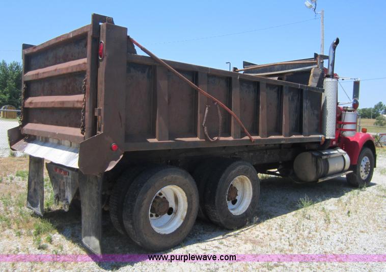 image for item D5548 1984 Kenworth W900 dump truck