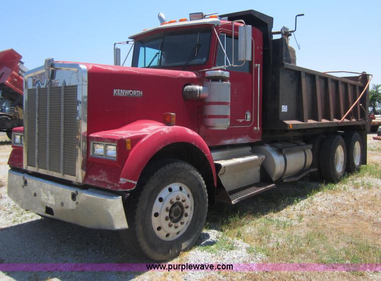 image for item D5548 1984 Kenworth W900 dump truck